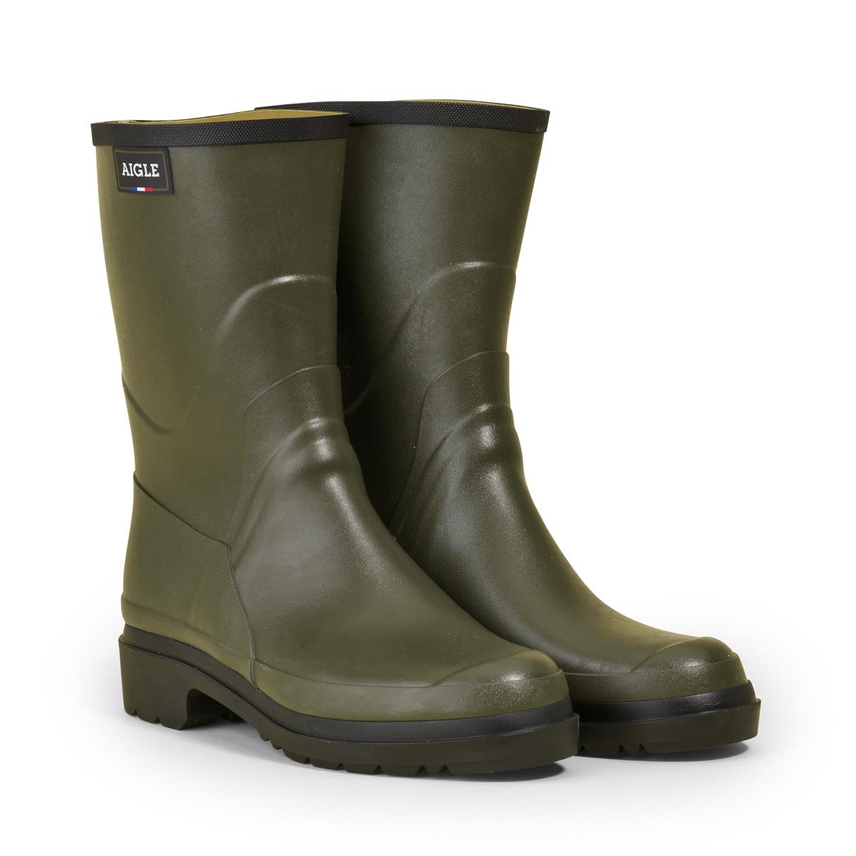 Do the Aigle Parcours 2 Botillon boots have a wide calf fit?